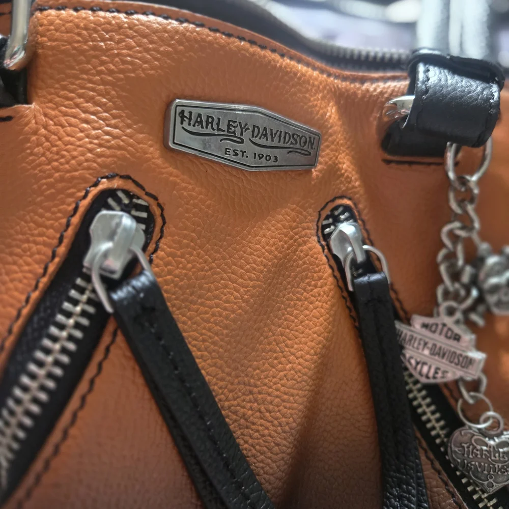 Harley-Davidson Women's Tan and Black Leather Bag and Wallet - Picture 7 of 11